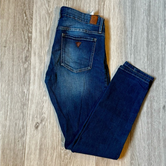 Size 30 Guess slim jeans - Picture 4 of 5
